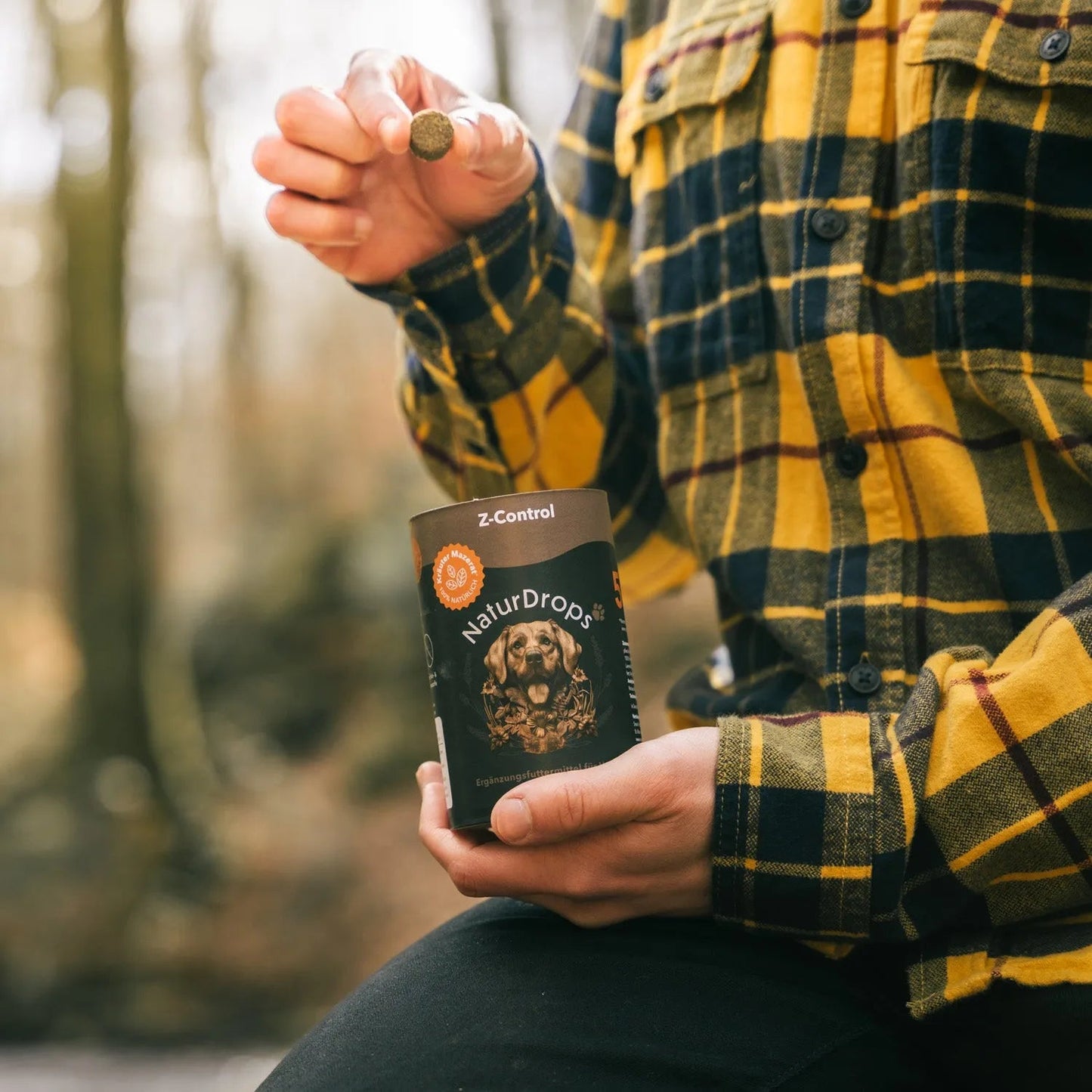 Z Control Produkt in der Hand eines Mannes